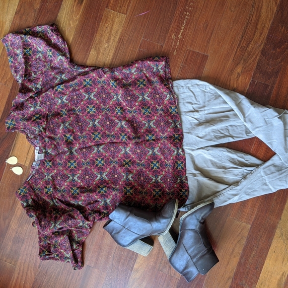 Red patterned tshirt - Picture 2 of 2